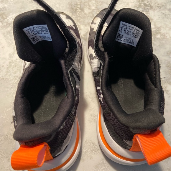 Adidas MENS SIZE 2 running shoes size Cloudfoam non-marking Camouflage - Picture 2 of 4